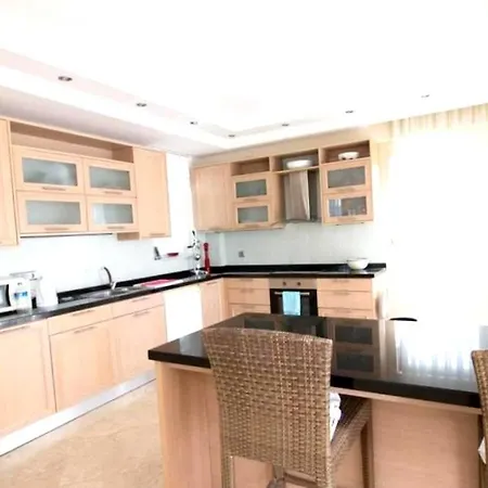Hyatt Fairfax Apartment *